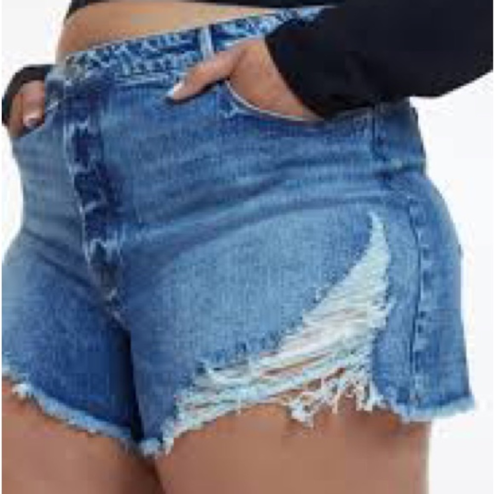 GOOD AMERICAN Bombshell Short Denim Cutoffs 14/32 NEW Style GBSBP235T